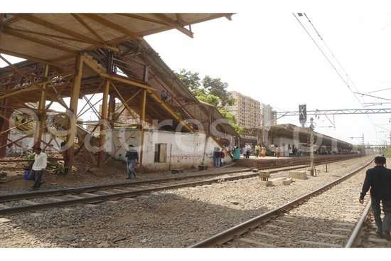 Jogeswari Railway Station - Jogeshwari East
