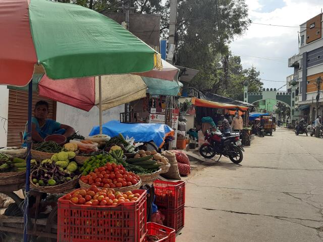 market area in Moti Nagar